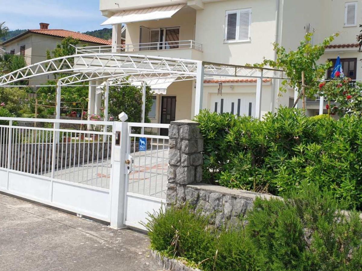 Apartment Jf Rezine 로브란 외부 사진