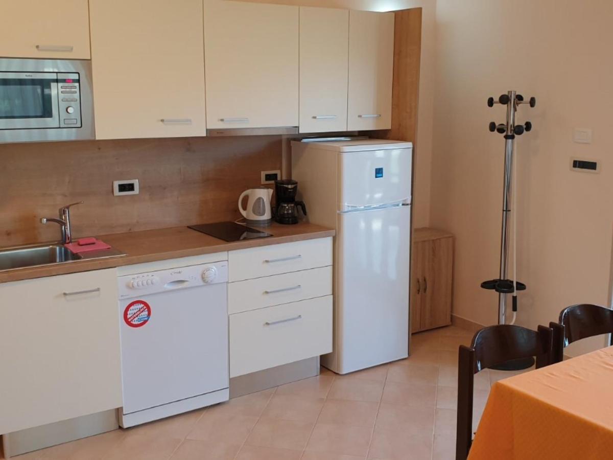 Apartment Jf Rezine 로브란 외부 사진