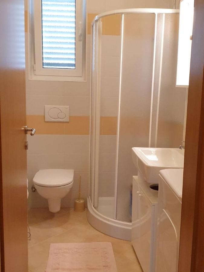 Apartment Jf Rezine 로브란 외부 사진