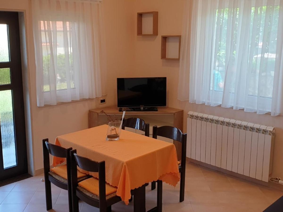 Apartment Jf Rezine 로브란 외부 사진